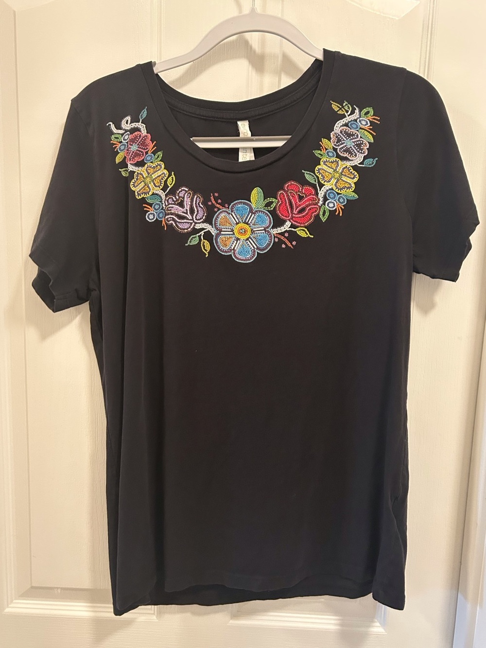 Black Heather Dickson T shirt with Indigenous beadwork design Size 2X